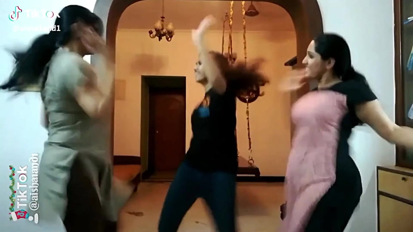 Malayali Girls Bouncing huge Boobs while dancing