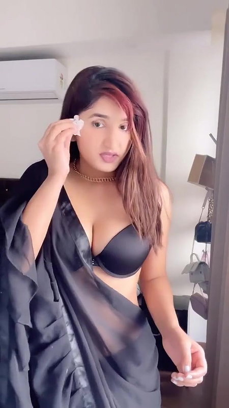 DAMN SEXY DESI IN HOT BRA SAREE DESIRABLE EROTIC VIEW DON’T MISS