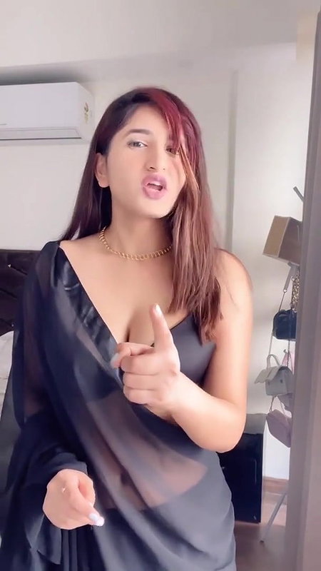 DAMN SEXY DESI IN HOT BRA SAREE DESIRABLE EROTIC VIEW DON’T MISS