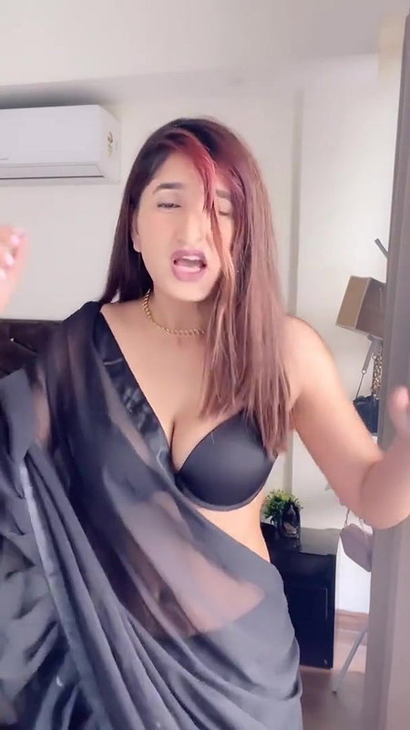 DAMN SEXY DESI IN HOT BRA SAREE DESIRABLE EROTIC VIEW DON’T MISS
