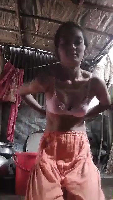 Desi Village Girl Shows Her Boobs And Pussy