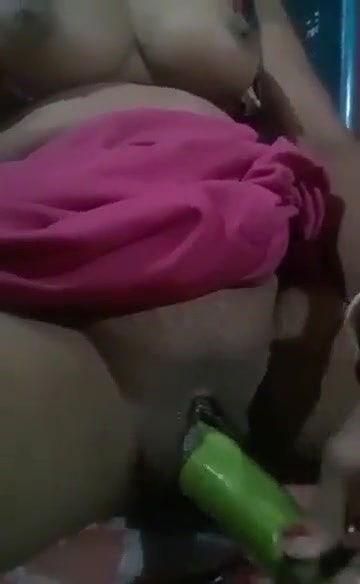 Desi Bhabhi ki chut m kheera