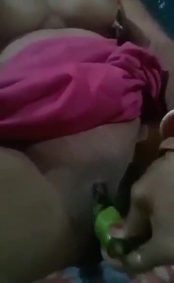 Desi Bhabhi ki chut m kheera