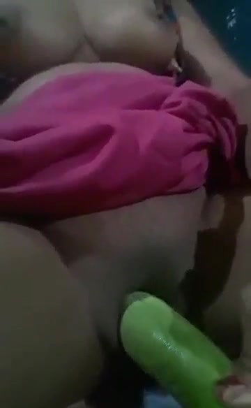 Desi Bhabhi ki chut m kheera