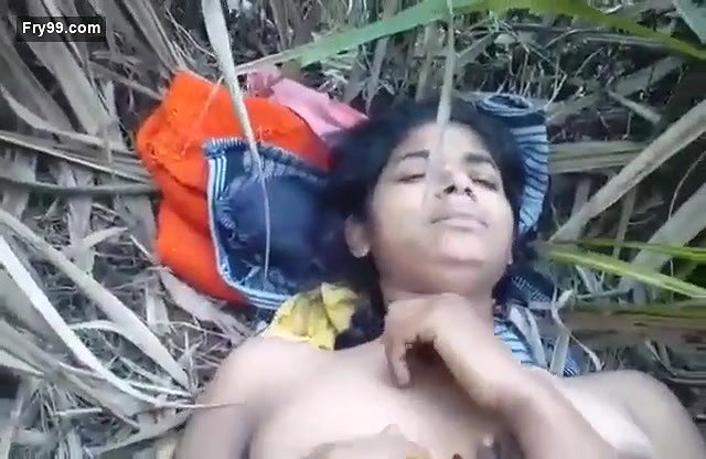 Village girl fucking in jungle