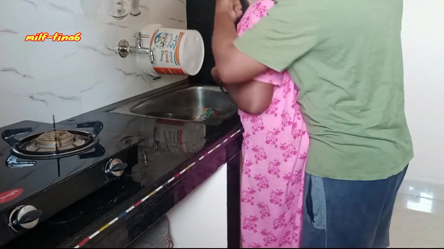 Desi big ass bhabi fucking in kicehn