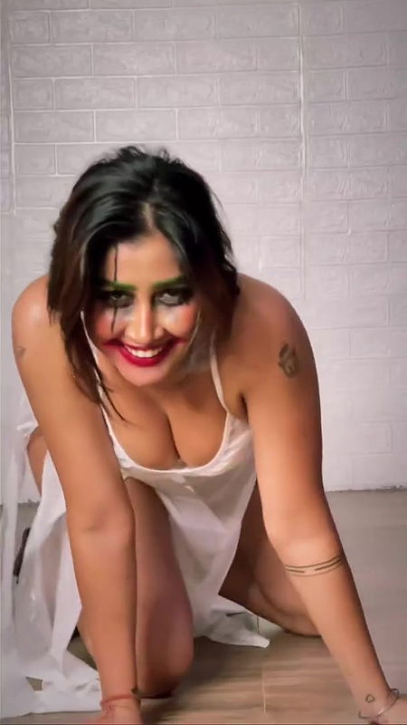 Sofia Ansari Sabko Degi As Halloween Trick or Treat Enjoy