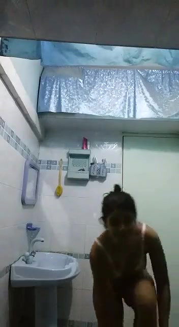 Desi girl showing in Bathroom