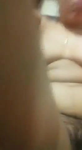 Desi cute bhabhi fingering