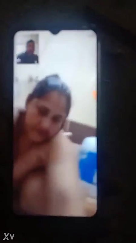 Desi Bhabhi Shows Her bathing and Fingering On VC