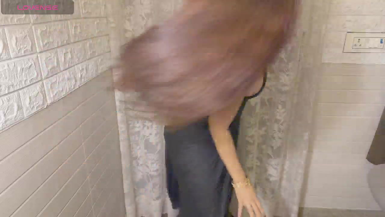 Sexy Model Nude Dancing on Oo La Laa Laa 22