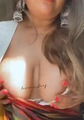 Huge boobie bhabhi pressing tits in saree 22