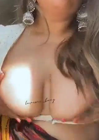 Huge boobie bhabhi pressing tits in saree 22