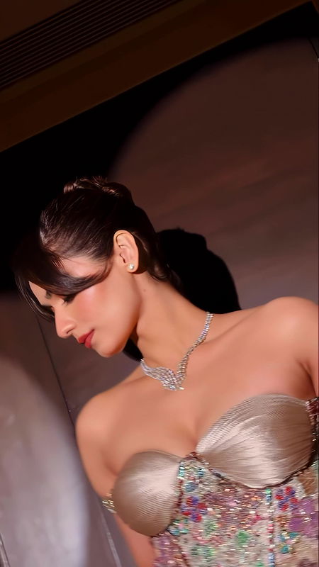 MANUSHI CHILLAR SEDUCTIVE CLEAVAGE BOLD SHOOT HQ VIDEO 22