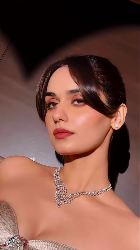 MANUSHI CHILLAR SEDUCTIVE CLEAVAGE BOLD SHOOT HQ VIDEO 22