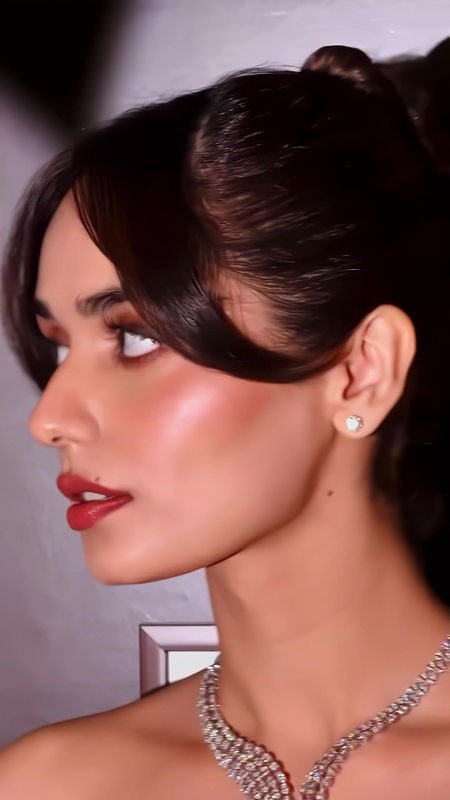 MANUSHI CHILLAR SEDUCTIVE CLEAVAGE BOLD SHOOT HQ VIDEO 22