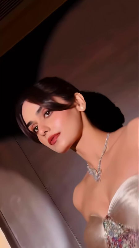 MANUSHI CHILLAR SEDUCTIVE CLEAVAGE BOLD SHOOT HQ VIDEO 22