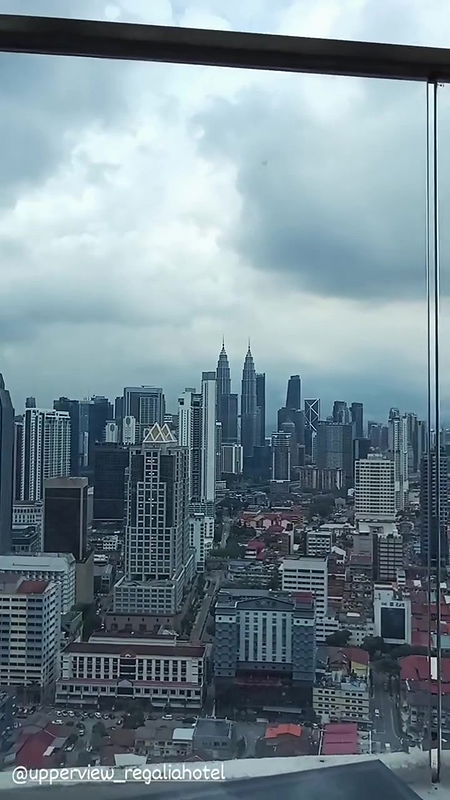 Actress Sanam Shetty sexy hot boobs and thigh show 22