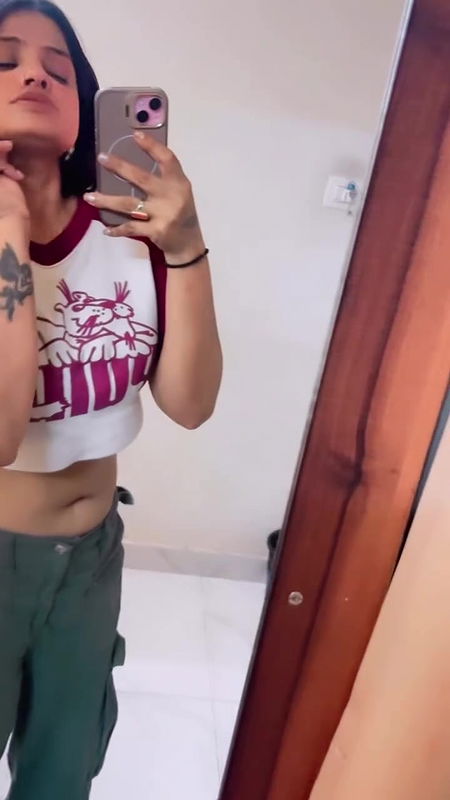 desi chubby girls sexy deep navel in white tshirt 22