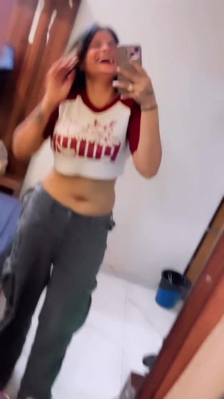 desi chubby girls sexy deep navel in white tshirt 22
