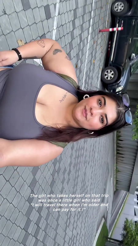 desi girl huge tits in grey tshirt cleavage show 22
