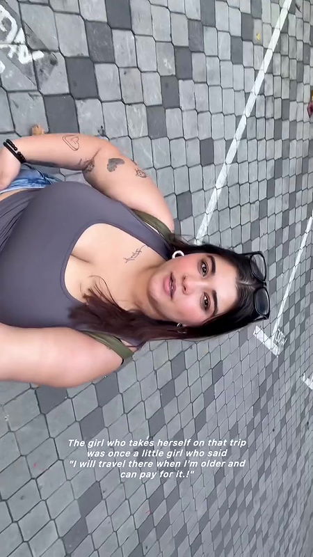 desi girl huge tits in grey tshirt cleavage show 22
