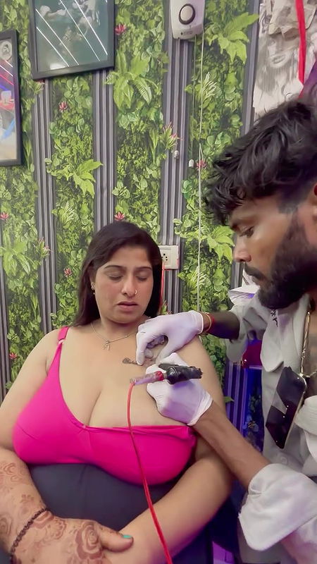 desi lady huge breasts tatooing in pink bra 22