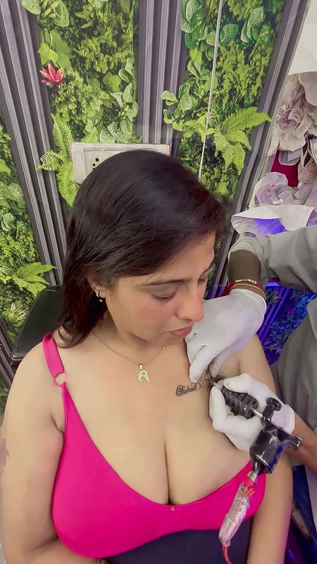 desi lady huge breasts tatooing in pink bra 22