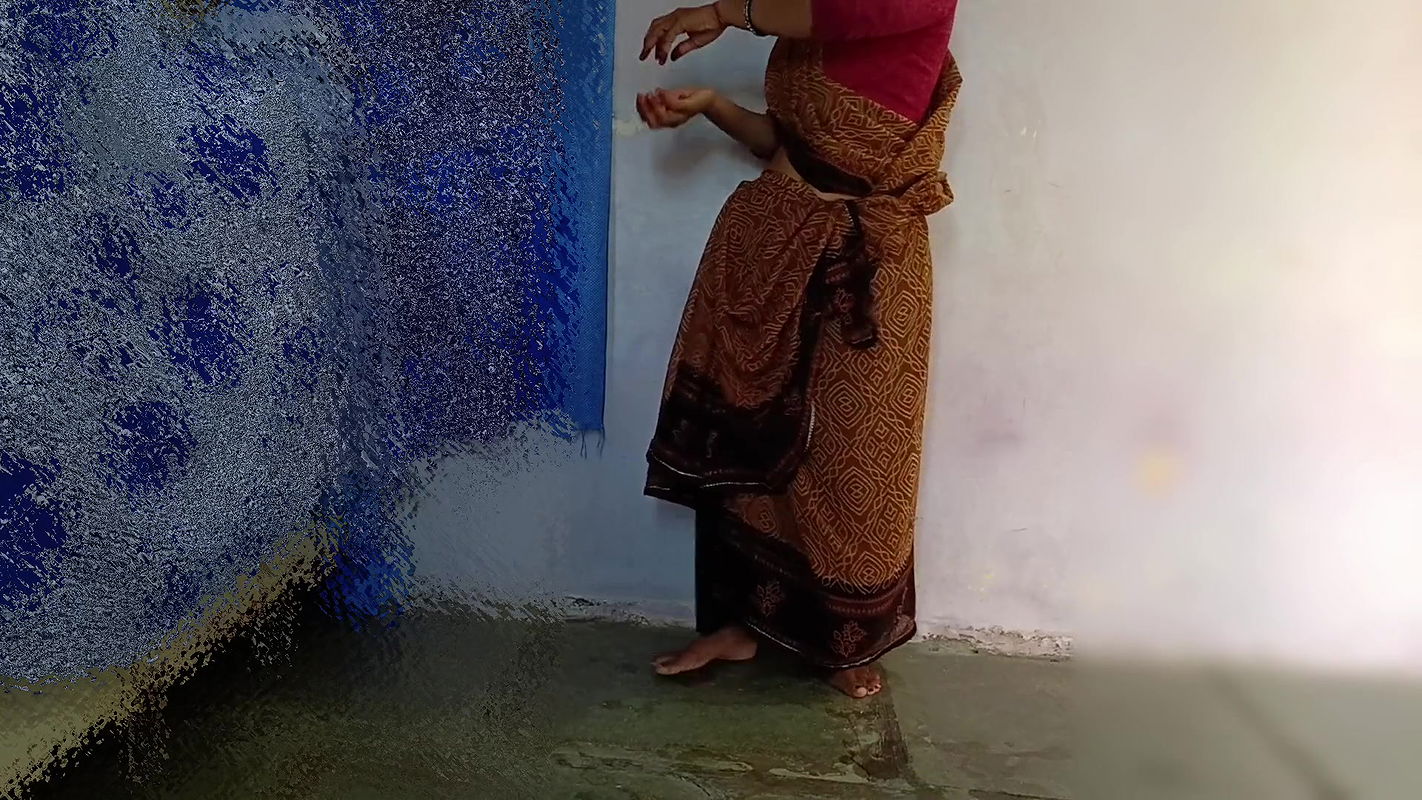 Cute Stepsister ko Mobile me porn dikhakar chudai karna sikhaya, after stepsister watching porn with me and Horny for fuck