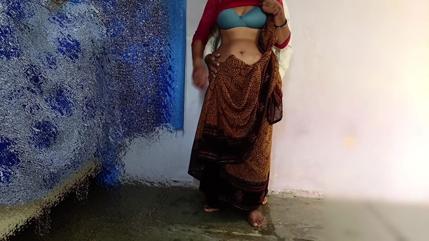 Cute Stepsister ko Mobile me porn dikhakar chudai karna sikhaya, after stepsister watching porn with me and Horny for fuck