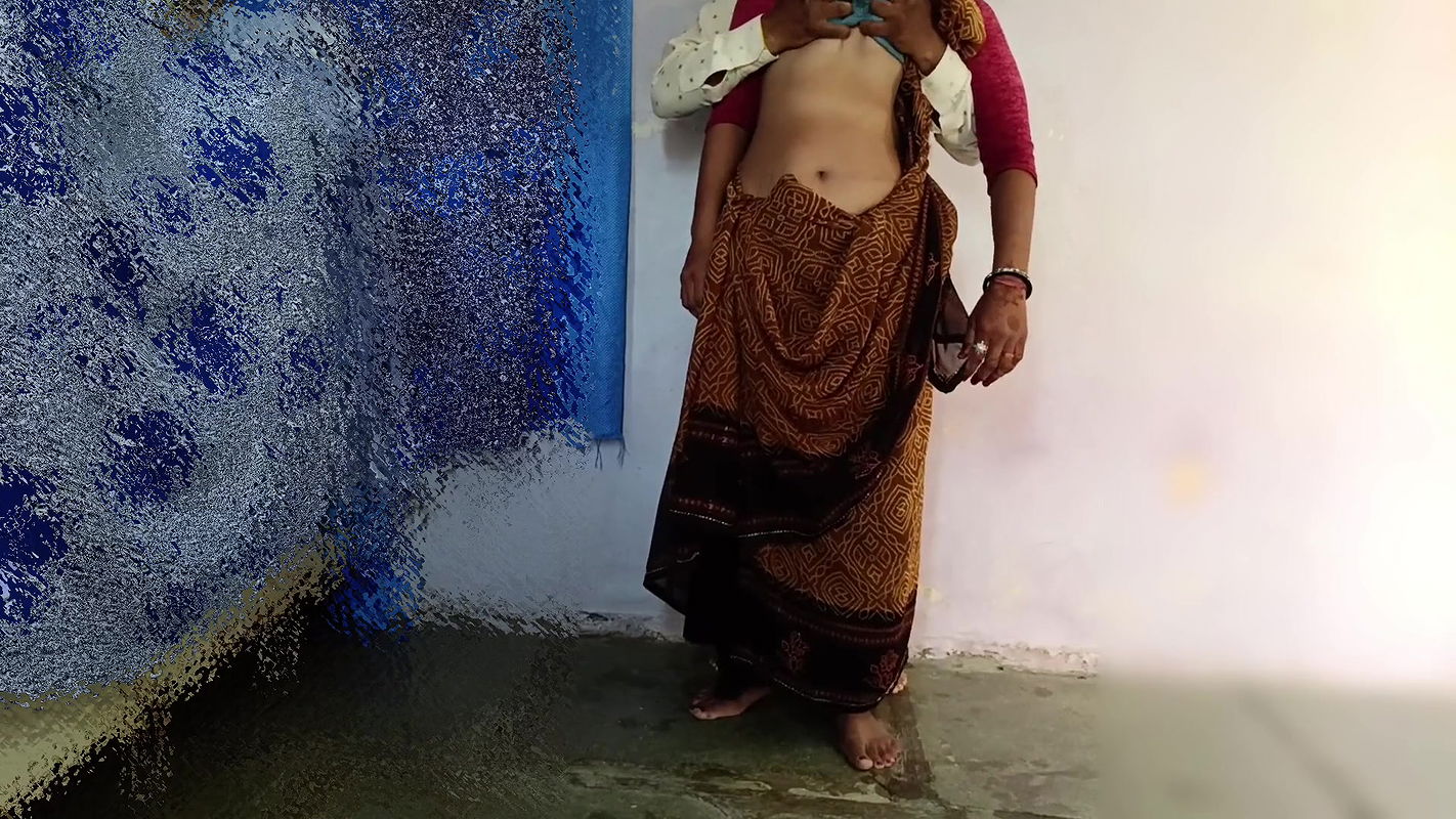 Cute Stepsister ko Mobile me porn dikhakar chudai karna sikhaya, after stepsister watching porn with me and Horny for fuck