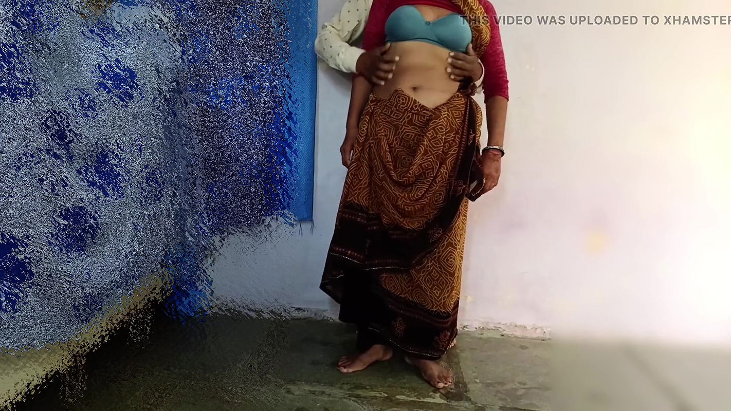 Cute Stepsister ko Mobile me porn dikhakar chudai karna sikhaya, after stepsister watching porn with me and Horny for fuck