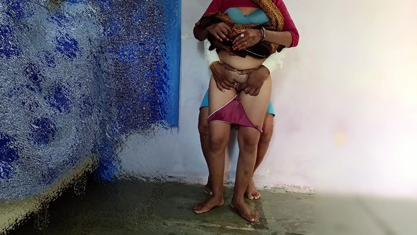 Cute Stepsister ko Mobile me porn dikhakar chudai karna sikhaya, after stepsister watching porn with me and Horny for fuck