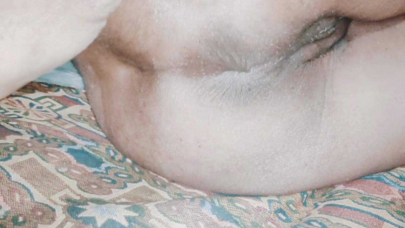 Desi Baji loray ki Talash me piyasi baji