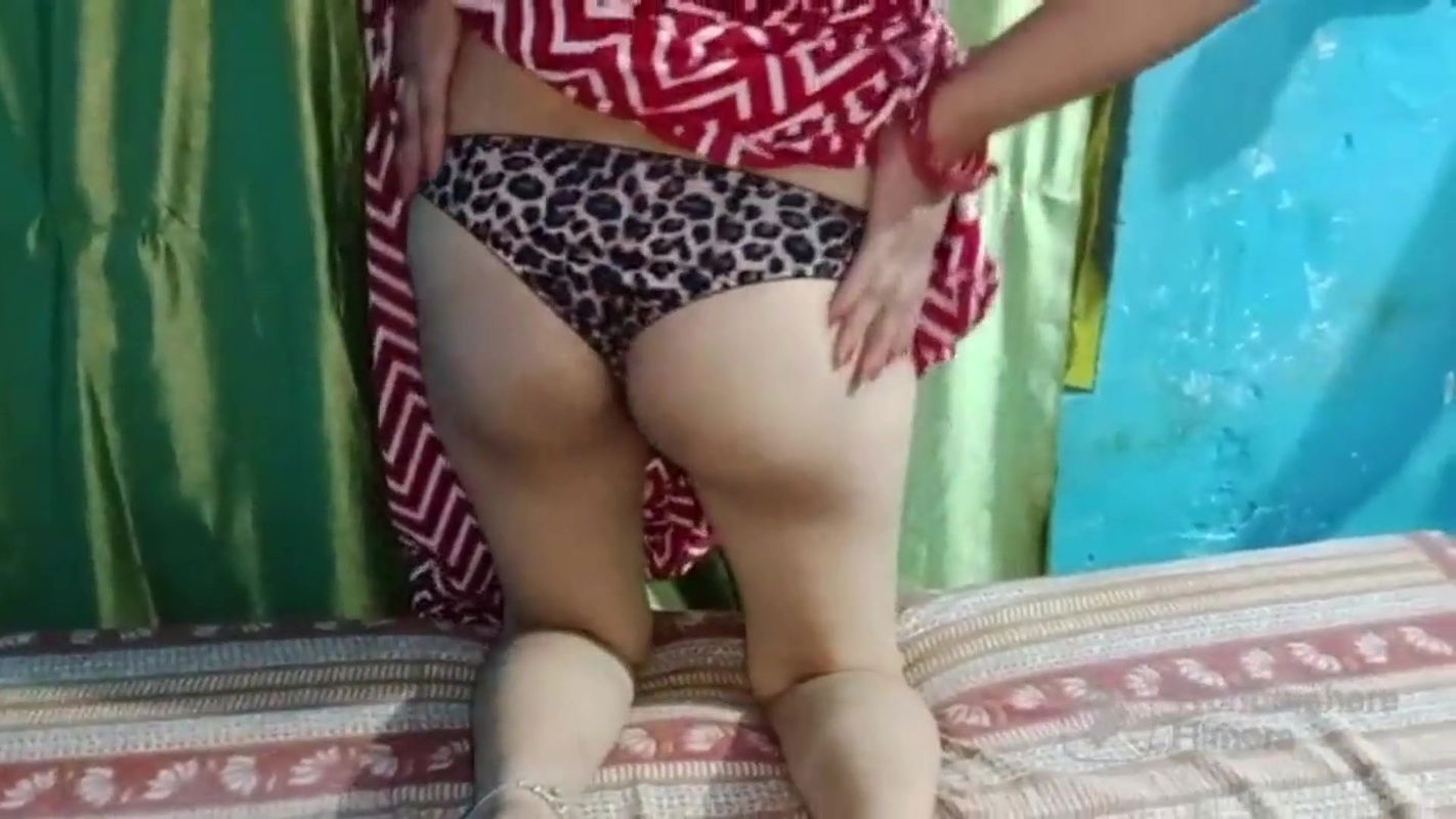 Desi Bhabhi’s Pussy Exposed