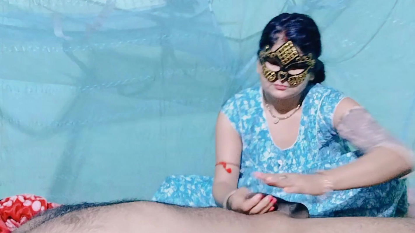 Desi Mom Ki Friend ne LUND JO MASSAGE Karke Doggy Style Me chudai Kiya