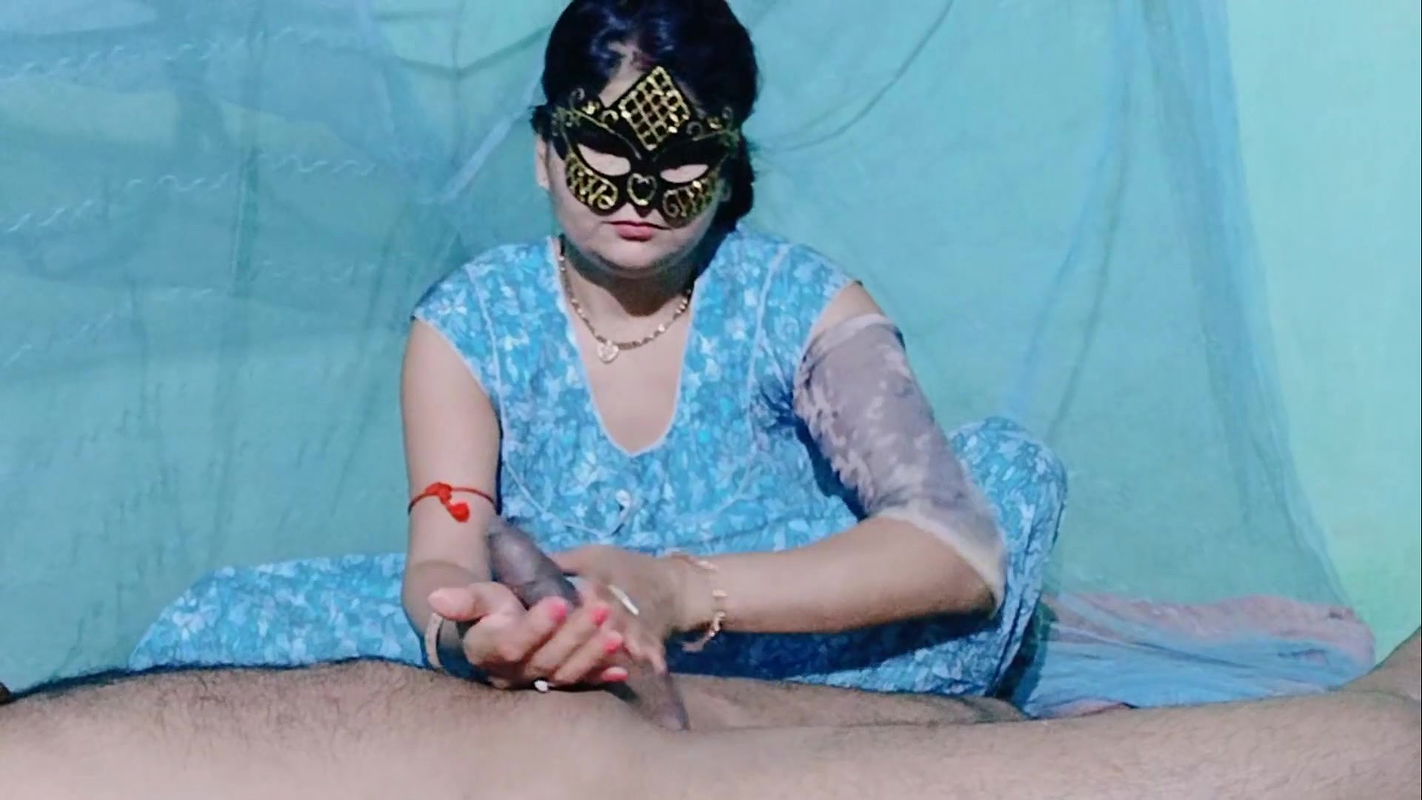 Desi Mom Ki Friend ne LUND JO MASSAGE Karke Doggy Style Me chudai Kiya