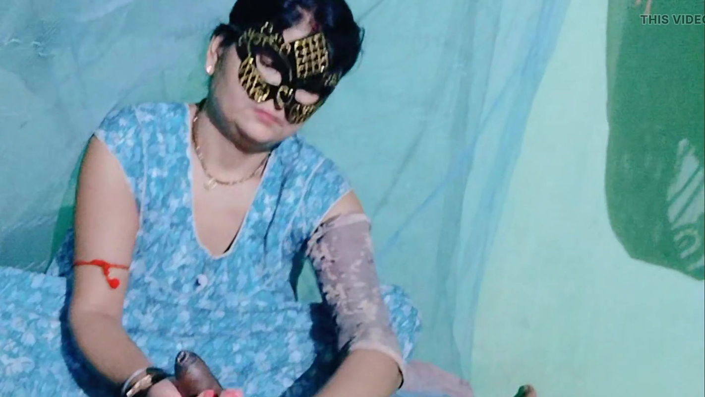 Desi Mom Ki Friend ne LUND JO MASSAGE Karke Doggy Style Me chudai Kiya