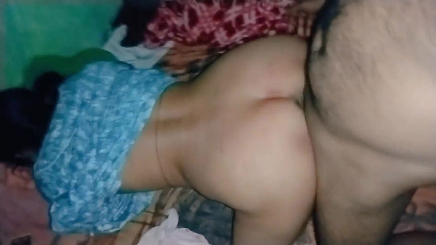 Desi Mom Ki Friend ne LUND JO MASSAGE Karke Doggy Style Me chudai Kiya