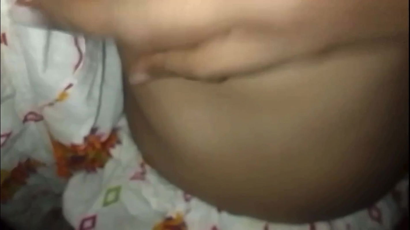 Desi Solo video Girl showed her boobs and pussy on camera