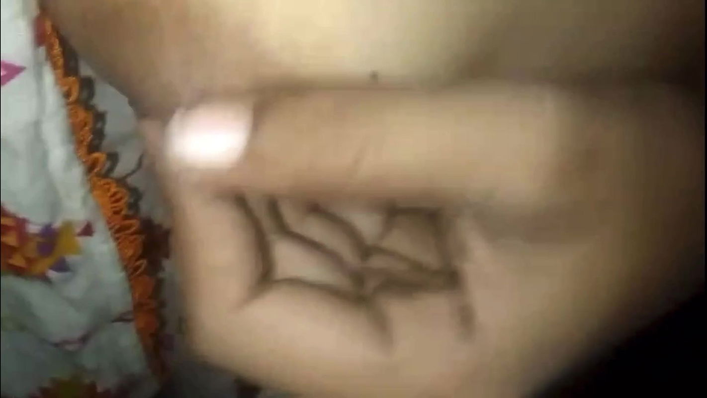 Desi Solo video Girl showed her boobs and pussy on camera