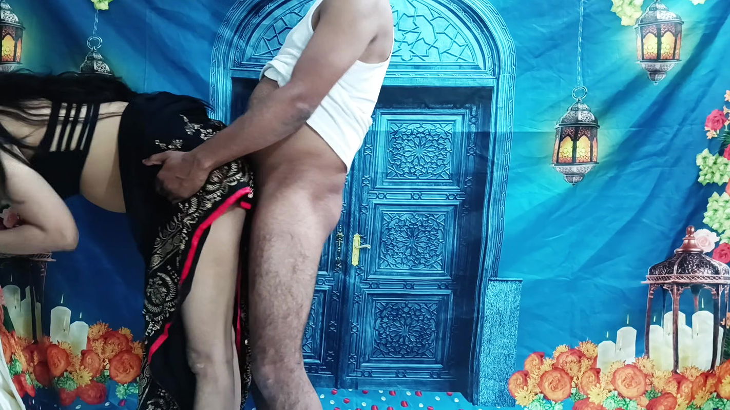 Dever ne bhabhi ko khade khade choda doggy position me