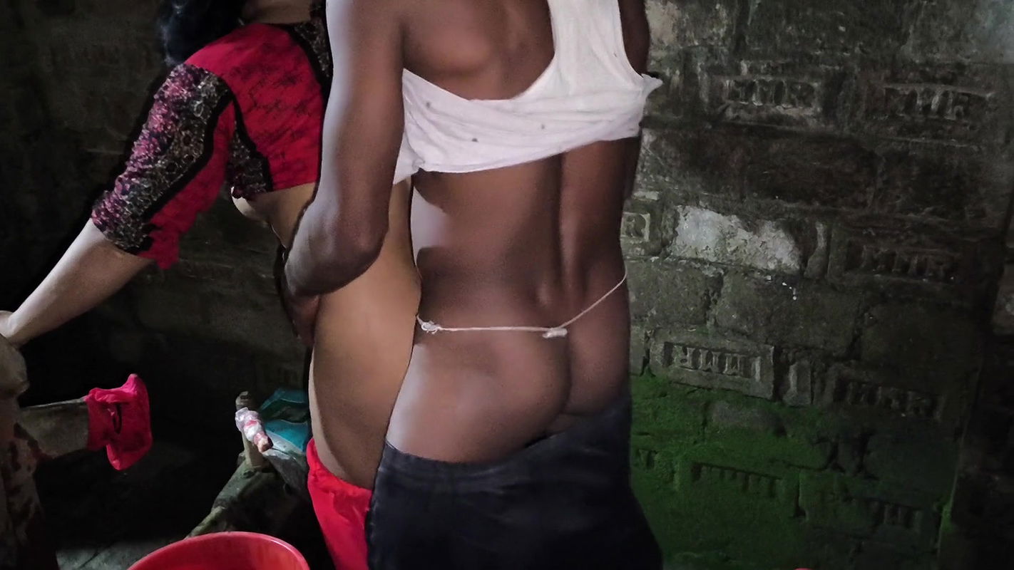 I see my aunty sitting in a very hot position I hugged her and started fucking her in the ass.