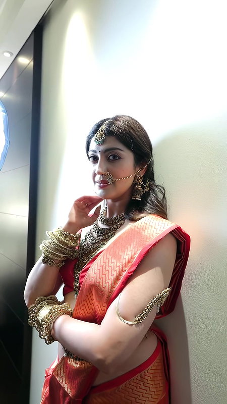 PRANITHA GORGEOUS WIFE MATERIAL SEXY BLOUSE SAREE SEDUCTION HQ VIDEO 22