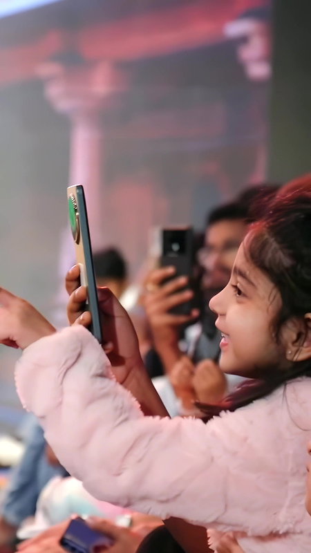 PRANITHA GORGEOUS WIFE MATERIAL SEXY BLOUSE SAREE SEDUCTION HQ VIDEO 22