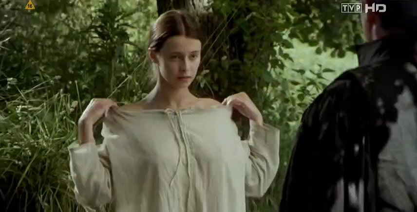 Renata Dancewicz outdoor boobs pressing in Diabelska edukacja 22