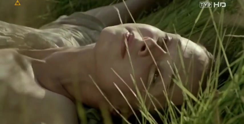 Renata Dancewicz outdoor boobs pressing in Diabelska edukacja 22