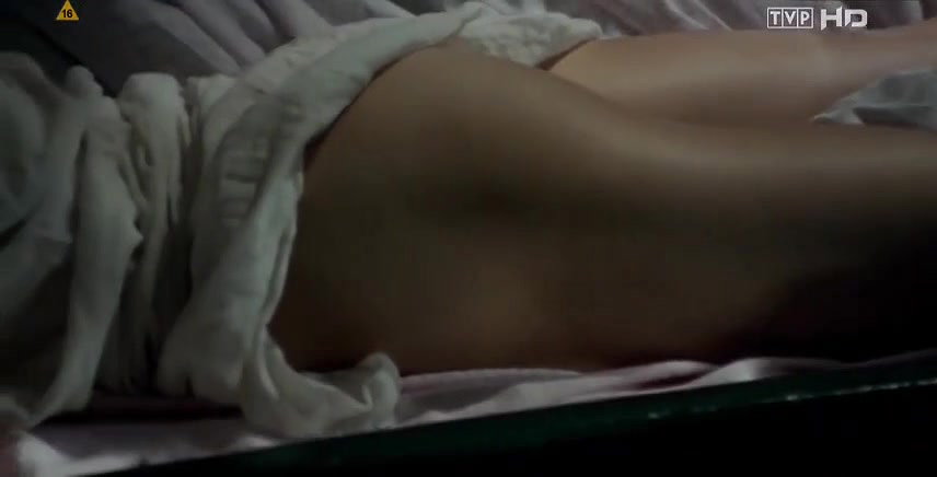 Renata Dancewicz outdoor boobs pressing in Diabelska edukacja 22