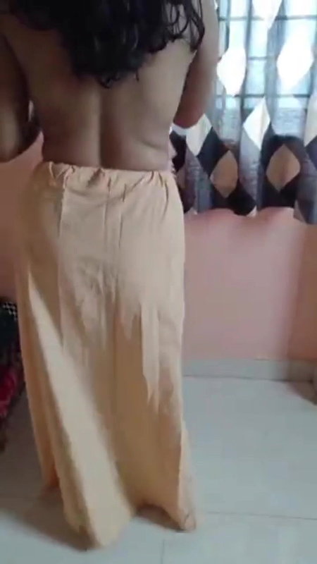 Beautiful Bhabhi Saree Strip Dance 22