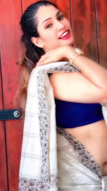 lankan lady sexy big tesla navel in white saree 22